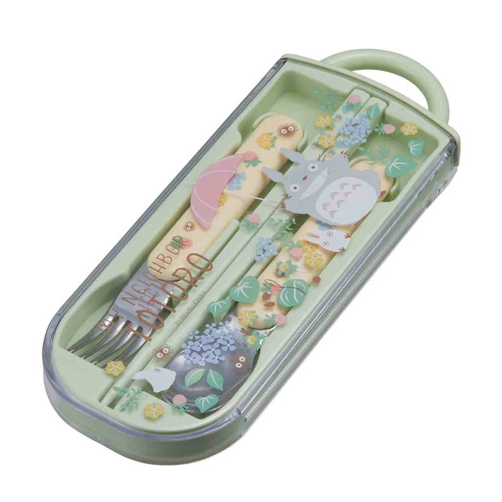 Set of chopsticks and holder with cartoon character design in a green case on a white background. Discover the My Neighbor Totoro Utensil Set (Flower Field) – a charming, officially licensed collection featuring chopsticks, spoon, fork, and a durable case!