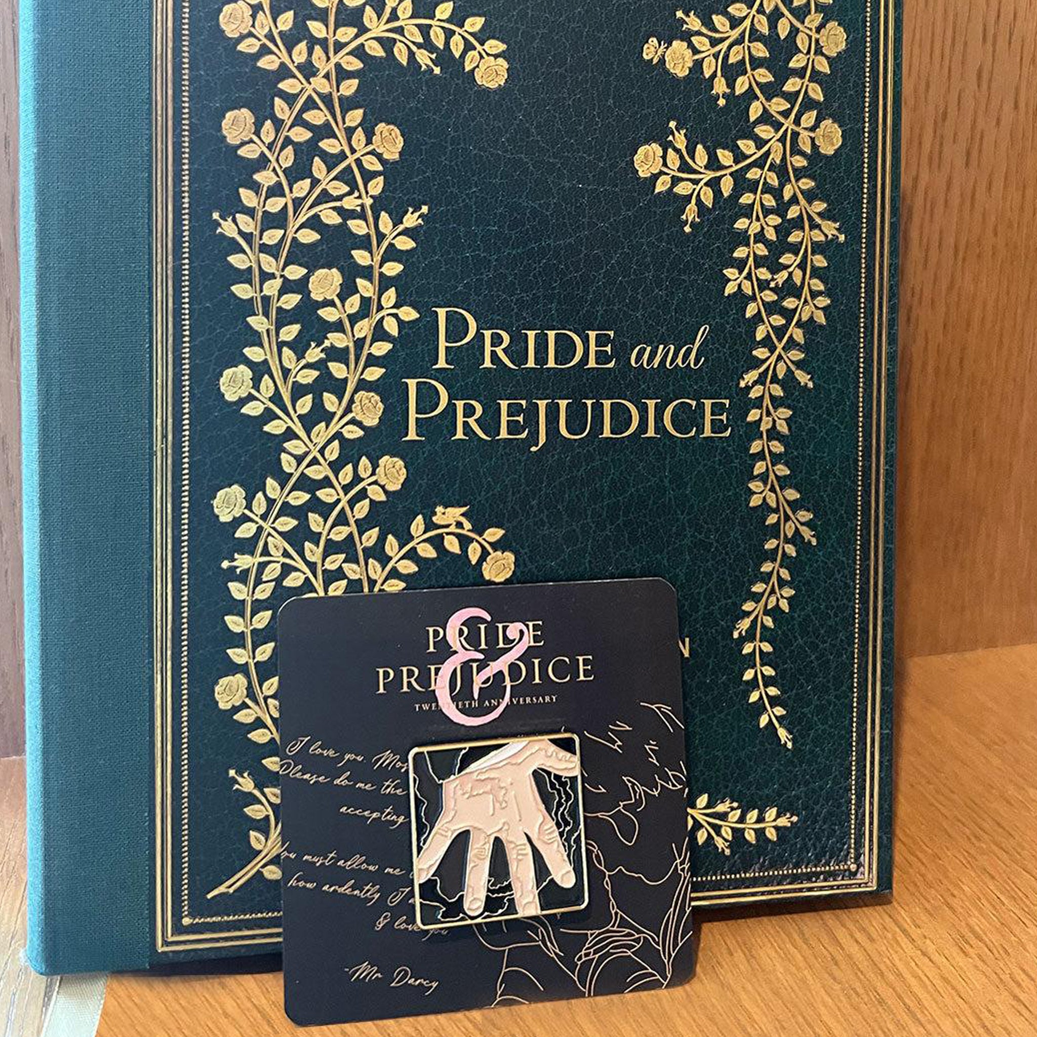 PRIDE & PREJUDICE MR. DARCY HAND FLEX PIN