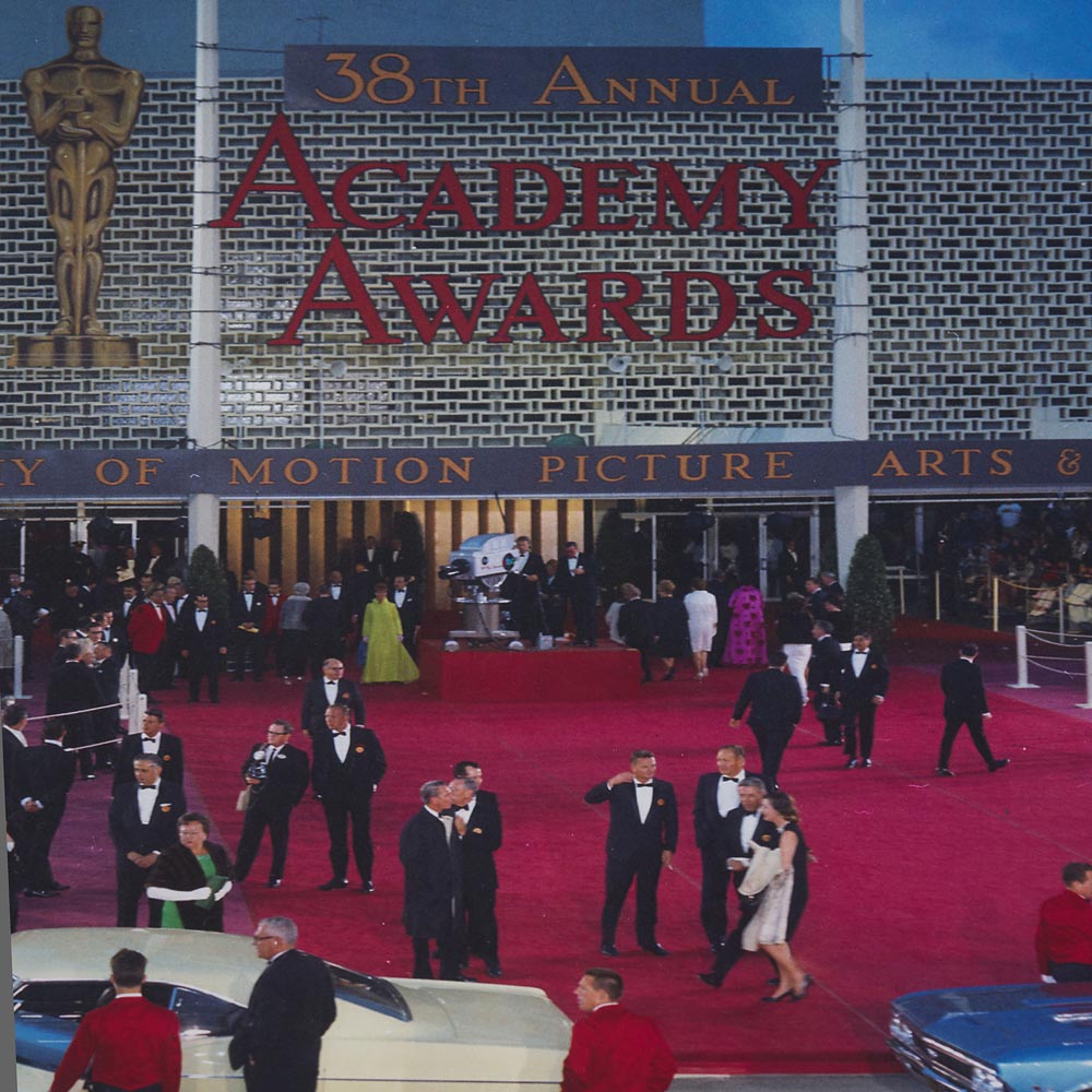 GUESTS, SPECTATORS OUTSIDE OF THE 38TH ACADEMY AWARDS